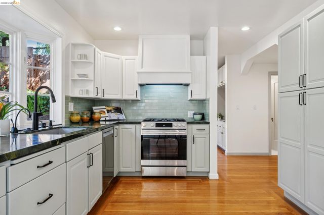2000 Clemens Rd, Oakland, CA 94602