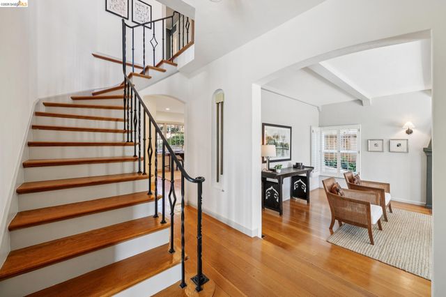 2000 Clemens Rd, Oakland, CA 94602