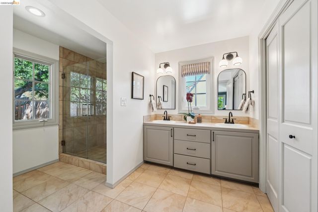 2000 Clemens Rd, Oakland, CA 94602
