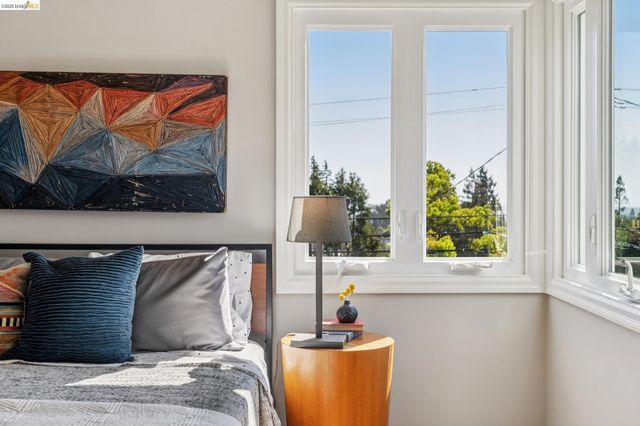 2000 Clemens Rd, Oakland, CA 94602