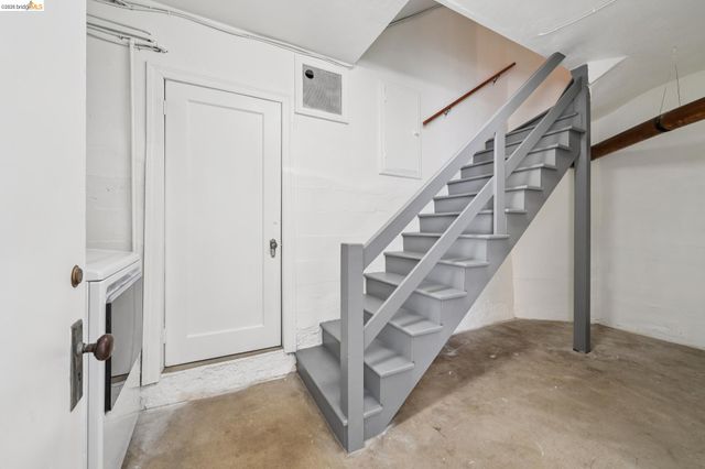 2000 Clemens Rd, Oakland, CA 94602