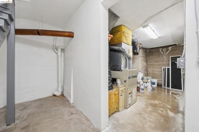 2000 Clemens Rd, Oakland, CA 94602