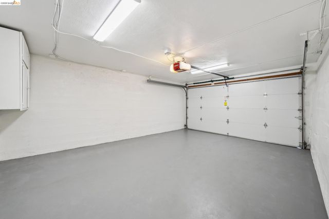 2000 Clemens Rd, Oakland, CA 94602