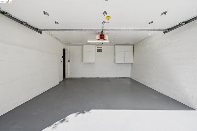 2000 Clemens Rd, Oakland, CA 94602