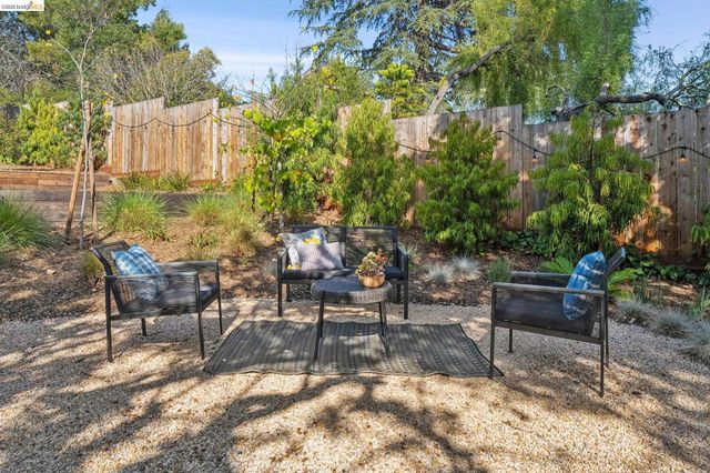2000 Clemens Rd, Oakland, CA 94602
