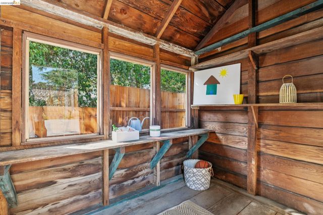 2000 Clemens Rd, Oakland, CA 94602