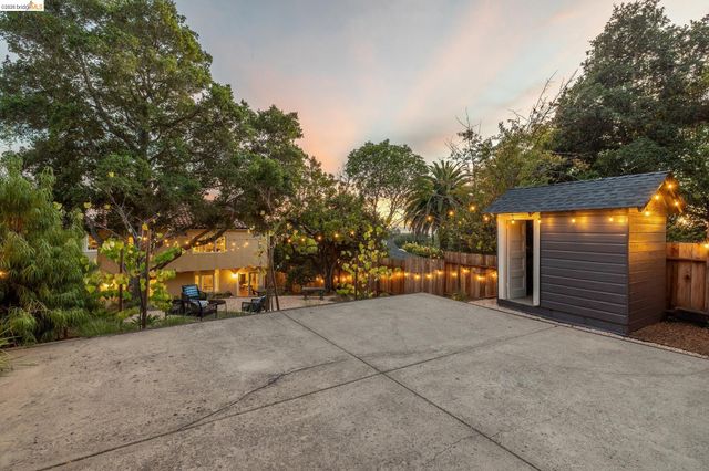 2000 Clemens Rd, Oakland, CA 94602