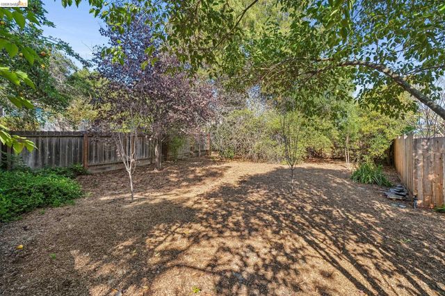 2000 Clemens Rd, Oakland, CA 94602