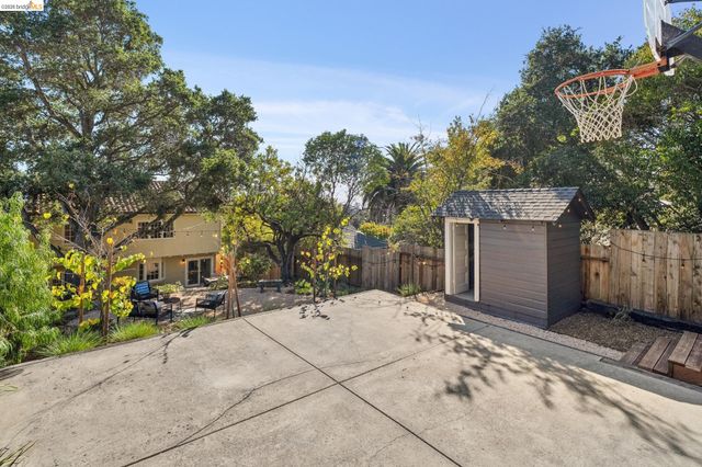 2000 Clemens Rd, Oakland, CA 94602