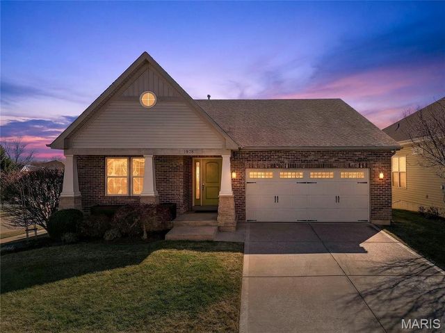 1928 Bridgecrest Crossing, St Charles, MO 63303