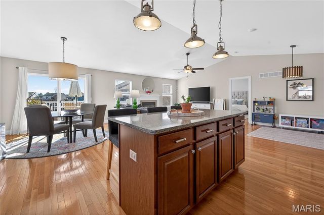 1928 Bridgecrest Crossing, St Charles, MO 63303