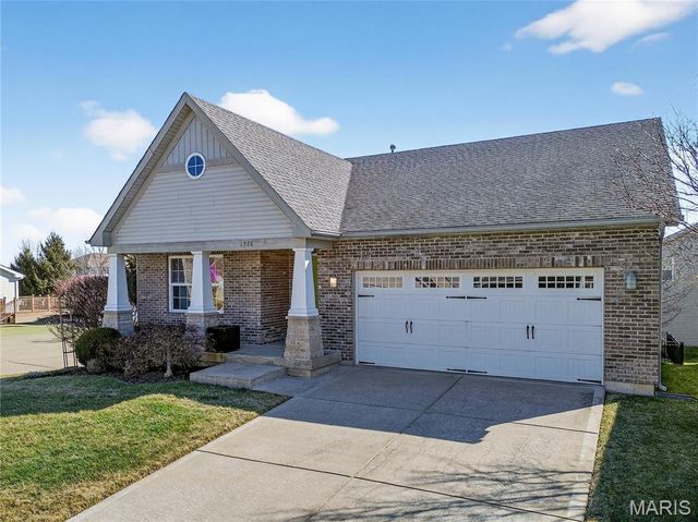 1928 Bridgecrest Crossing, St Charles, MO 63303