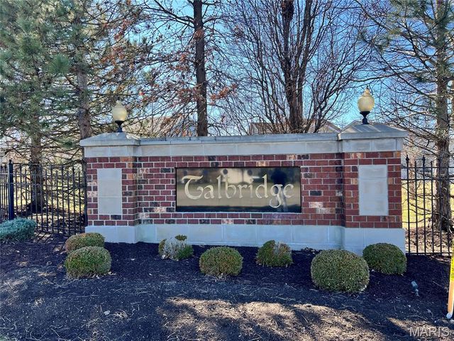 1928 Bridgecrest Crossing, St Charles, MO 63303