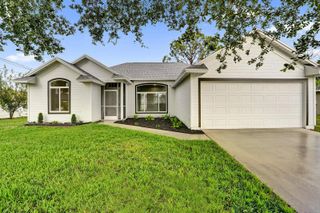 1237 SW Edinburgh Drive, Port St. Lucie, FL 34953