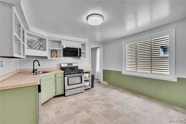 15 Seneca Pksd, Buffalo, NY 14210