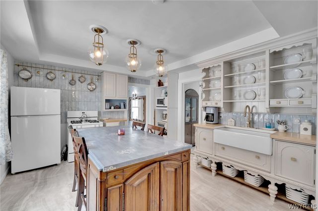 15 Seneca Pksd, Buffalo, NY 14210