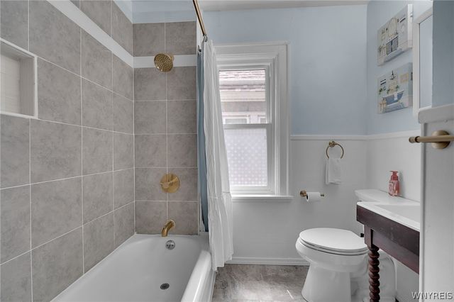 15 Seneca Pksd, Buffalo, NY 14210