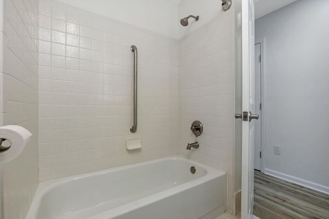 3820 Falls Circle Drive, Hilliard, OH 43026