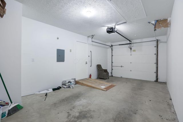 3820 Falls Circle Drive, Hilliard, OH 43026