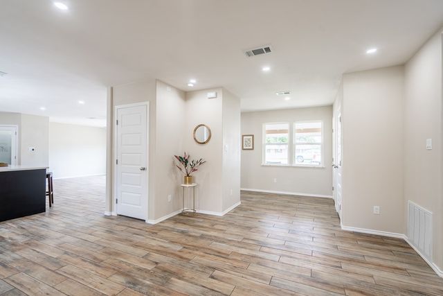 803 Sinclair Ave, Midland, TX 79705