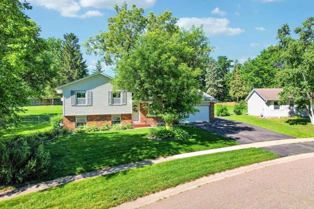 15425 Dresden Trail, Apple Valley, MN 55124