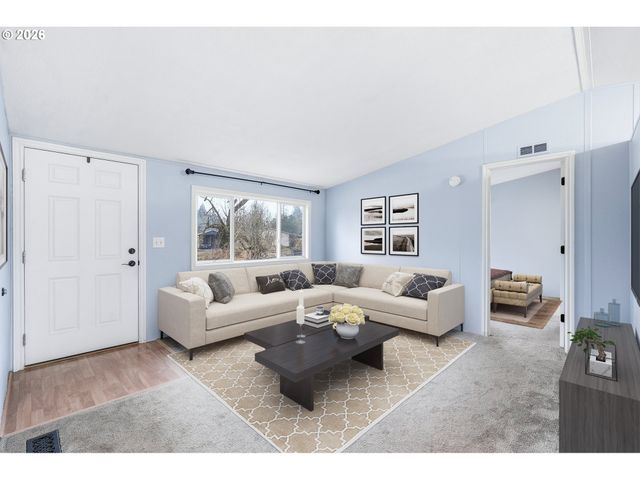 660 CREAMERY CREEK Ln, Molalla, OR 97038