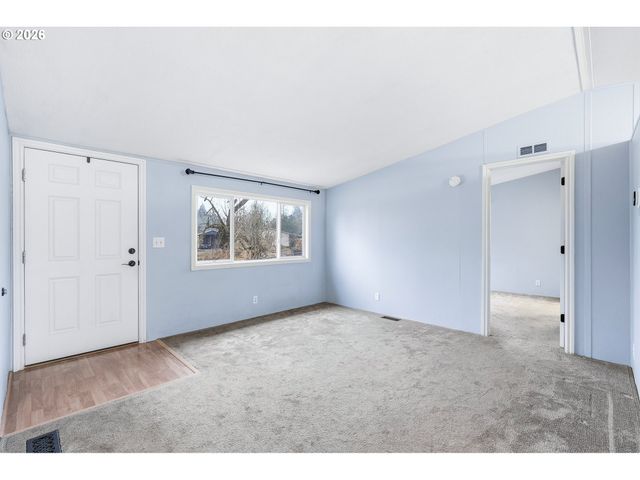 660 CREAMERY CREEK Ln, Molalla, OR 97038