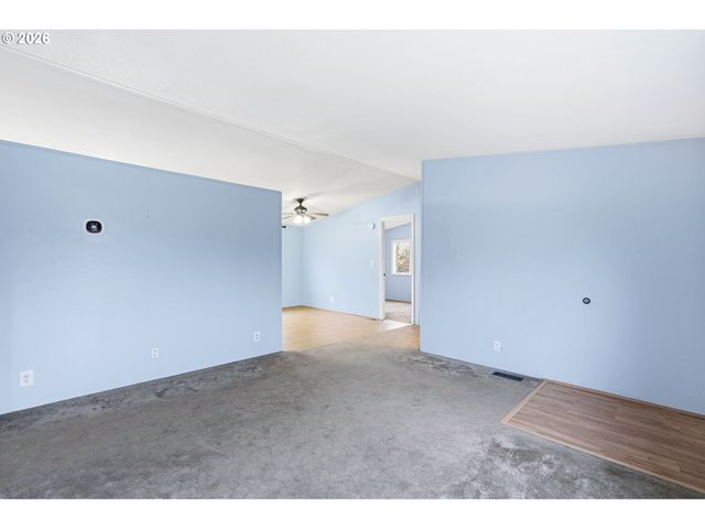 660 CREAMERY CREEK Ln, Molalla, OR 97038