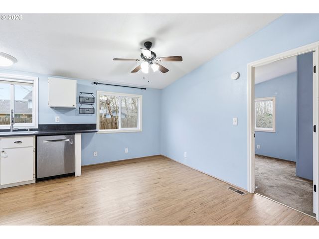 660 CREAMERY CREEK Ln, Molalla, OR 97038