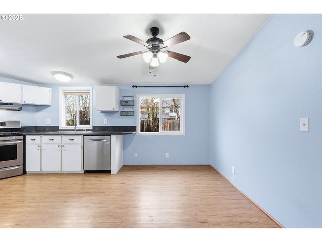 660 CREAMERY CREEK Ln, Molalla, OR 97038