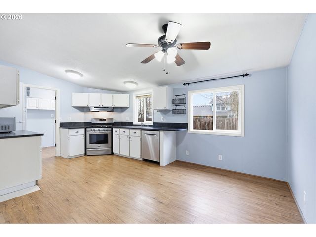 660 CREAMERY CREEK Ln, Molalla, OR 97038