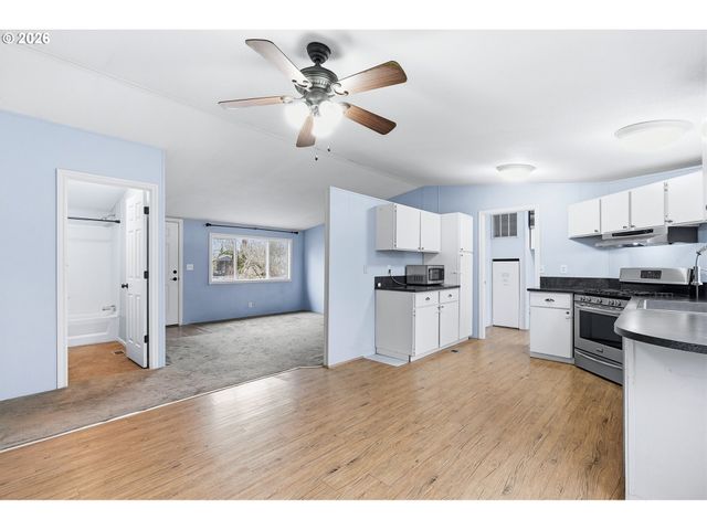 660 CREAMERY CREEK Ln, Molalla, OR 97038