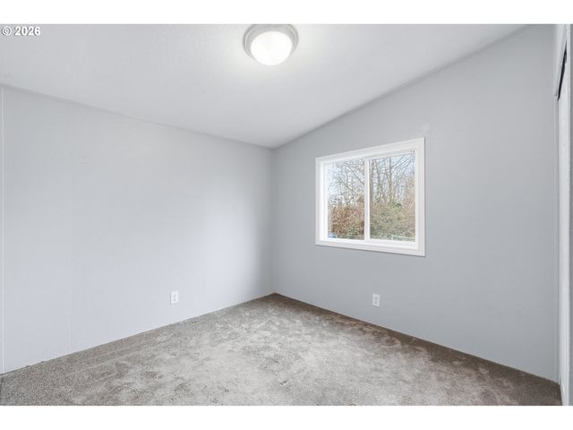 660 CREAMERY CREEK Ln, Molalla, OR 97038