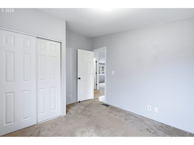 660 CREAMERY CREEK Ln, Molalla, OR 97038