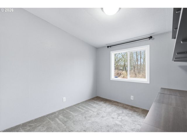 660 CREAMERY CREEK Ln, Molalla, OR 97038