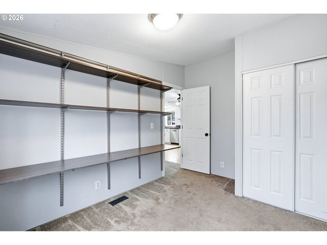 660 CREAMERY CREEK Ln, Molalla, OR 97038