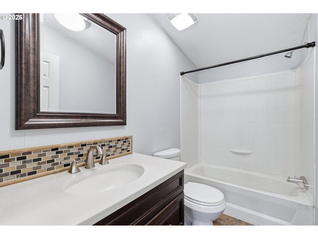 660 CREAMERY CREEK Ln, Molalla, OR 97038