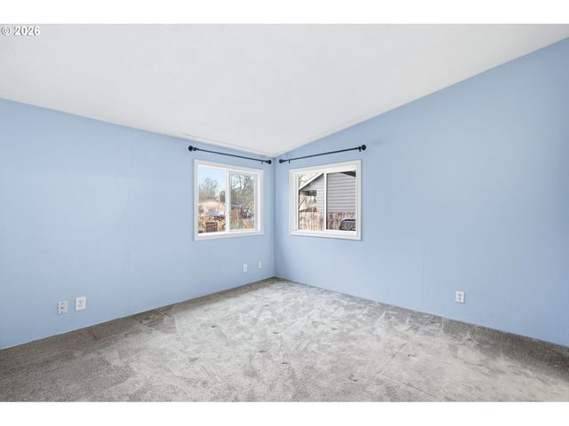 660 CREAMERY CREEK Ln, Molalla, OR 97038