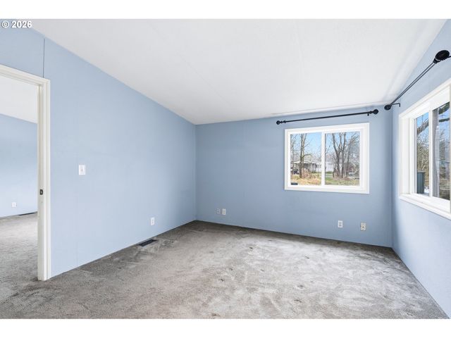 660 CREAMERY CREEK Ln, Molalla, OR 97038