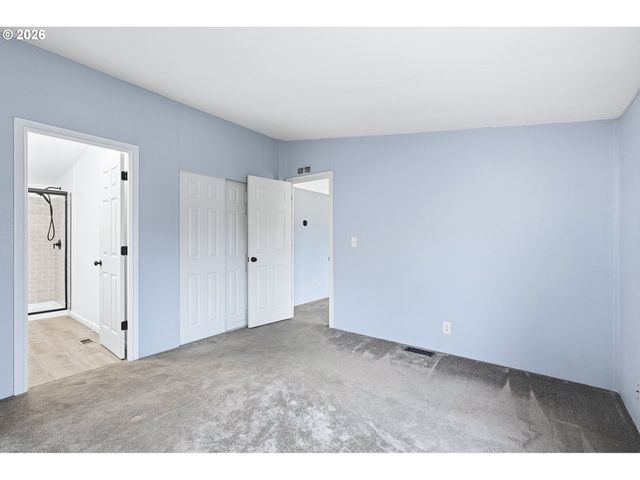 660 CREAMERY CREEK Ln, Molalla, OR 97038