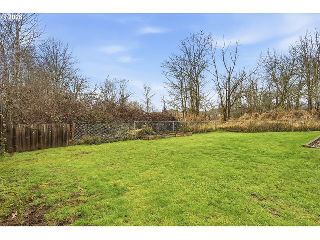 660 CREAMERY CREEK Ln, Molalla, OR 97038