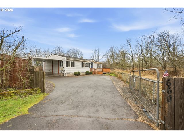 660 CREAMERY CREEK Ln, Molalla, OR 97038