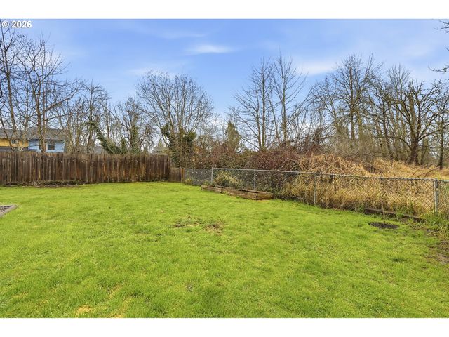 660 CREAMERY CREEK Ln, Molalla, OR 97038