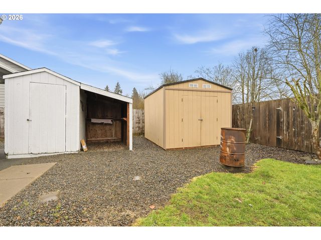 660 CREAMERY CREEK Ln, Molalla, OR 97038