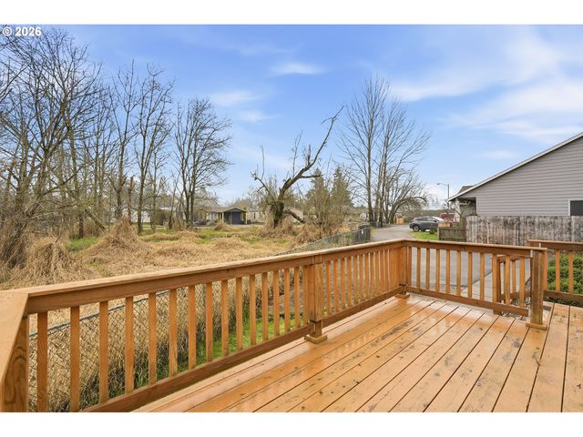 660 CREAMERY CREEK Ln, Molalla, OR 97038