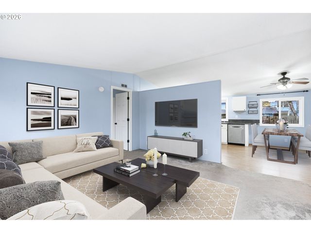 660 CREAMERY CREEK Ln, Molalla, OR 97038