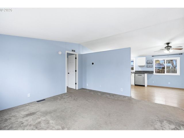 660 CREAMERY CREEK Ln, Molalla, OR 97038