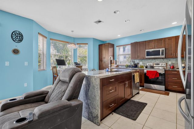 9080 Dupont Place, Wellington, FL 33414
