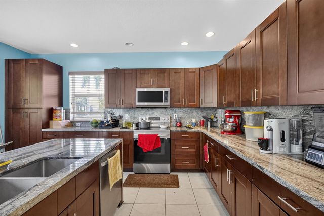 9080 Dupont Place, Wellington, FL 33414
