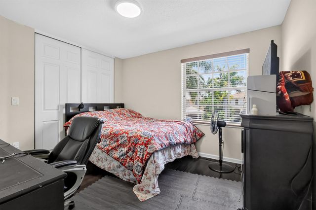 9080 Dupont Place, Wellington, FL 33414
